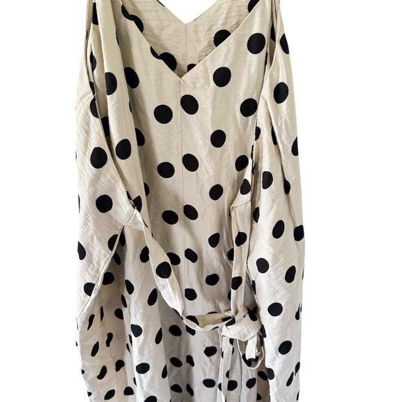 Hatch Maternity The Tori Wrap Dress in Cream and Black Polka Dot - Picture 6 of 11
